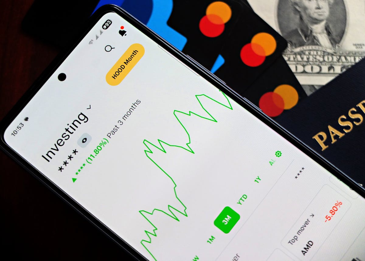 スマホの資産・投資アプリ(auじぶん銀行のイメージ)